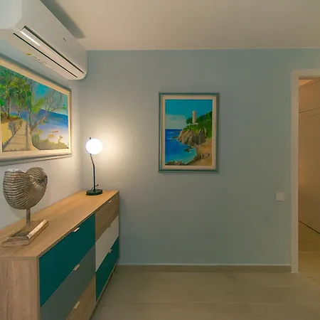 Eden Mar *